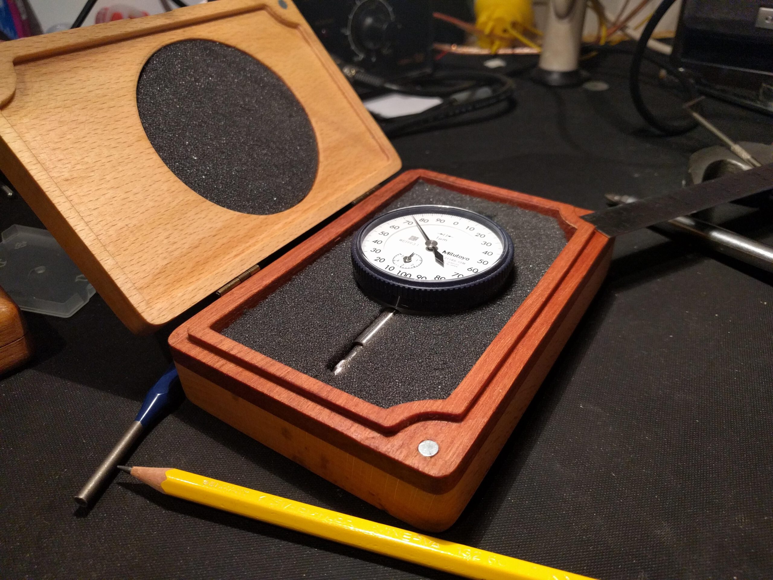 Dial indicator box